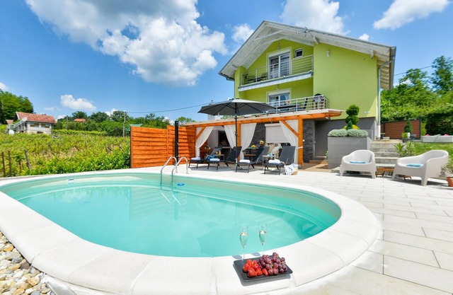 Nice home in Popovaca with sauna