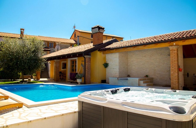 Nice home in Porec with sauna