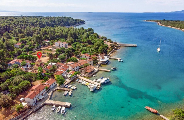 Nice home in Punta Kriza with kitchen