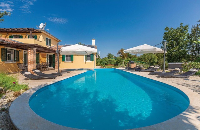 Nice home in Rezanci with WiFi