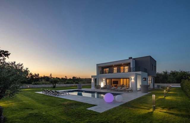 Nice home in Stancija Paradiz