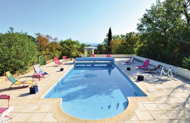 Nice home in Salazac with jacuzzi