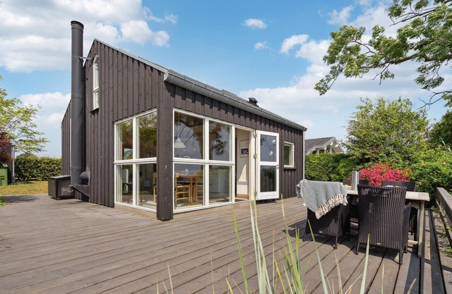 Nice home in Skårup Fyn with WiFi