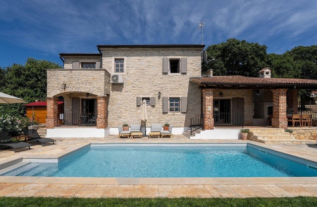 Nice home in Sveti Lovrec