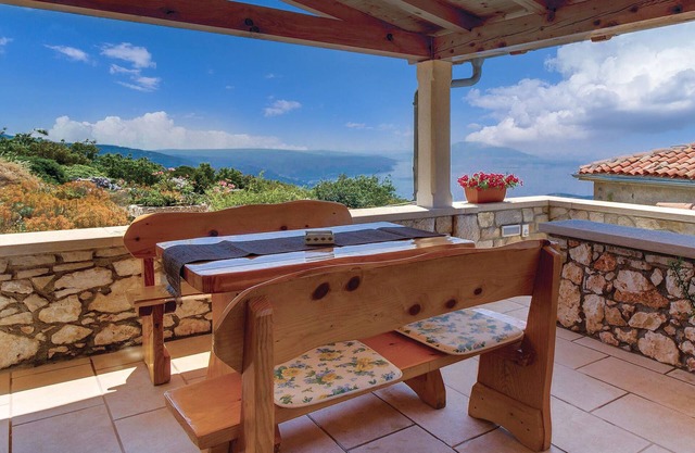 Nice home in Vidovici with WiFi