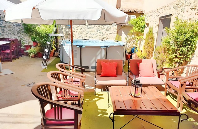 Nice house for 8-10 people at 50 Km from Madrid.