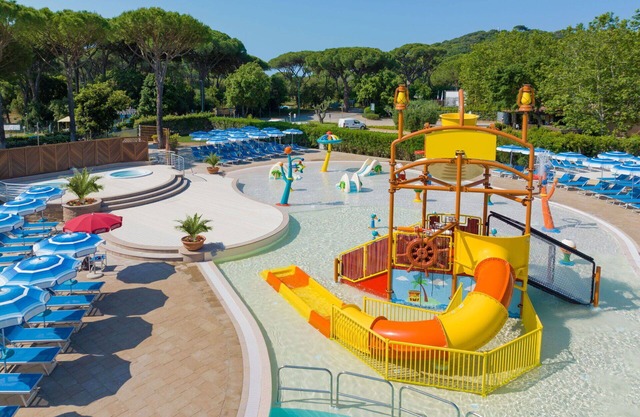 Nice apartment in villa for 5 guests with pool, A/C, WIFI, TV and patio