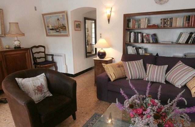 Nice spacious village house and sunny downtown