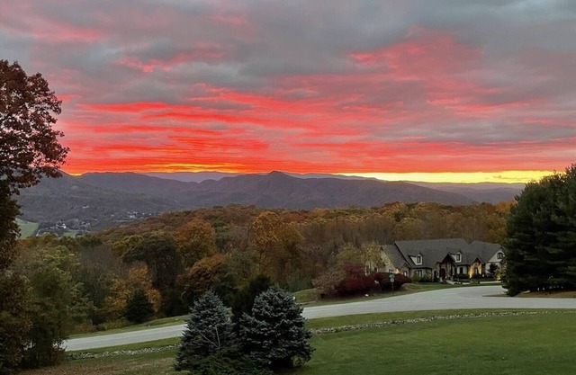 Nice spacious home close to Virginia Tech and downtown Blacksburg.