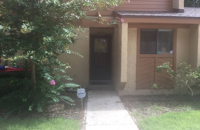 Nice Townhouse 1-6 month rental