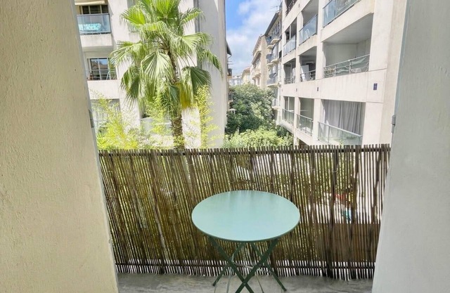 Nice two-rooms with balcony in Nice