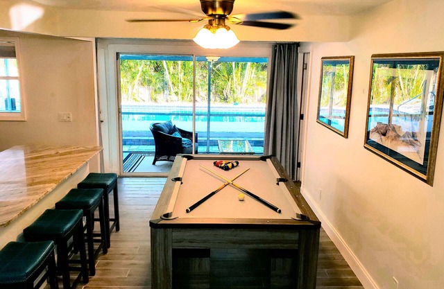 NiceOasis! PRIVATE Suite, Heated Pool 5min to Beach, Stadium, PGA