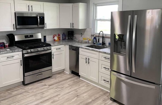 Nickel Plate Beach Area - 4 Bedroom 3 Bath - Walk to beach!