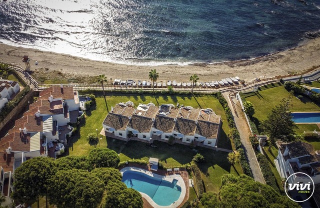 Nico | Beachfront apartment in Calahonda