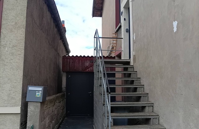 Nid Joyeux à Pompey. Quartier Calme, non Loin de la Forêt de L'avant-garde