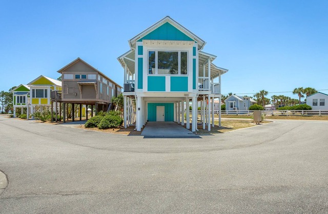 Nigel's Rest 1BR/1BA less than 5 min. walk to beach!
