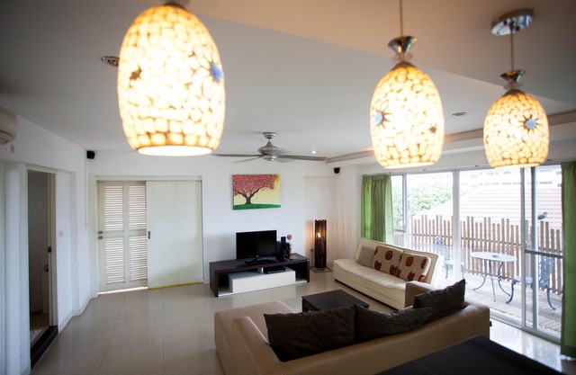 Night Bazaar Road 1BR 90 Sqm 4th Floor - Work-From-Home & Fully Fitted Kitchen