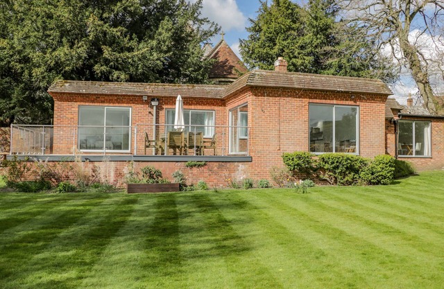 NINEA, with a garden in Wallingford