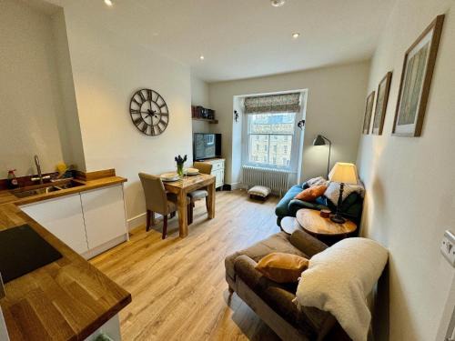 Nineteen The George - 1 Bed Apartment