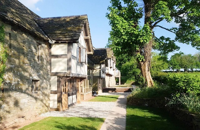 No 1 The Threshing Barn, Penrhos Court