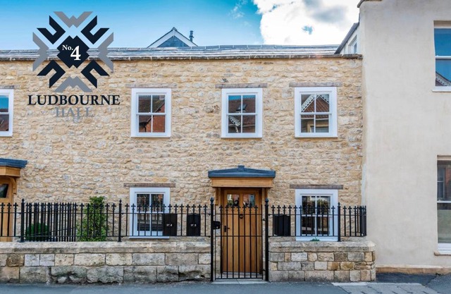 No.4 Ludbourne Hall
