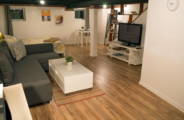 ★"No Contact" Studio w/Own Entrance & Free Parking close metro bus downtown