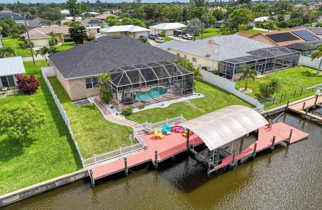 NO pet fee!│2,791sqft│Open-Concept│FREE HTD Pool+EV Charging│4 Kayaks│8 Bikes