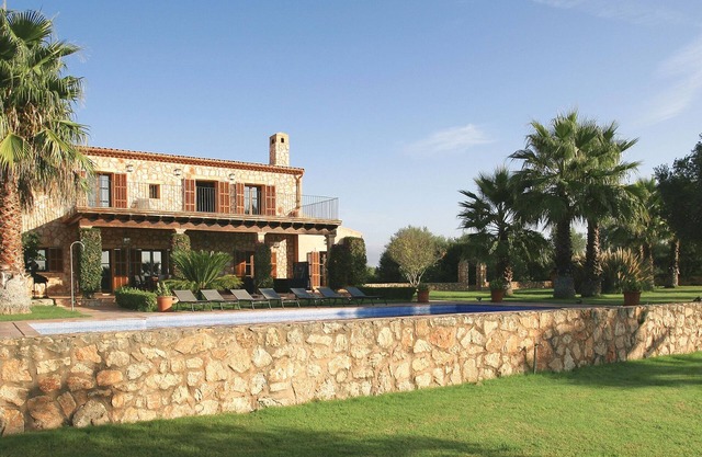 Noble new build finca with class and comfort in a breathtaking landscape.