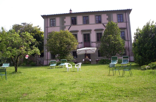 Noble villa for 16 people, with park and pool in Tuscany