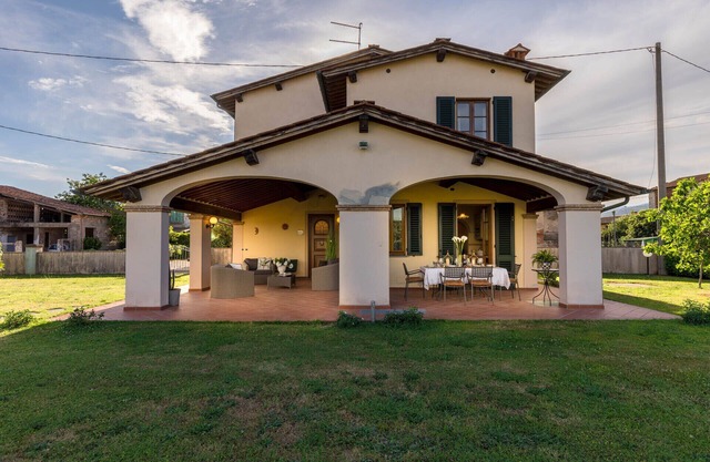 Nonna Bianca, a Genuine Farmhouse in Sant'Alessio, Lucca