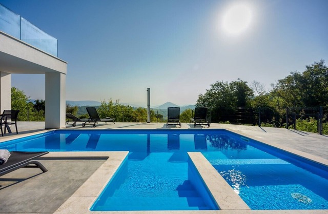 Nono Spinovci- Pool Private