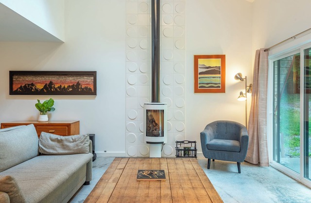 Nordic Eco House in Black Mountain - 1 Acre w/Gazebo walk to Town!