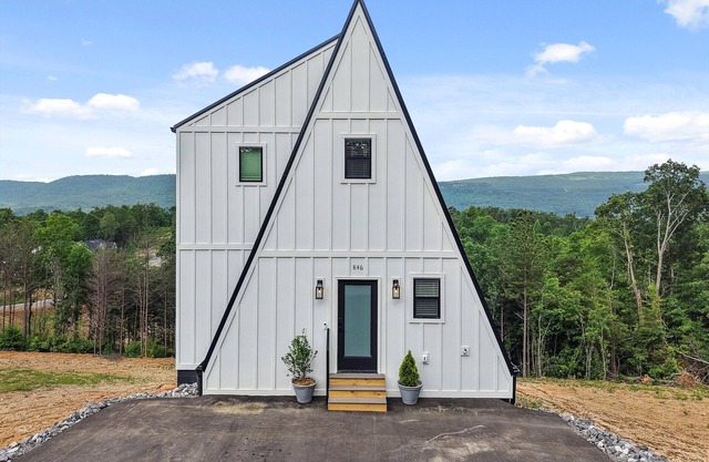 Nordic Nest | A-frame Cabin | Bluff Views!