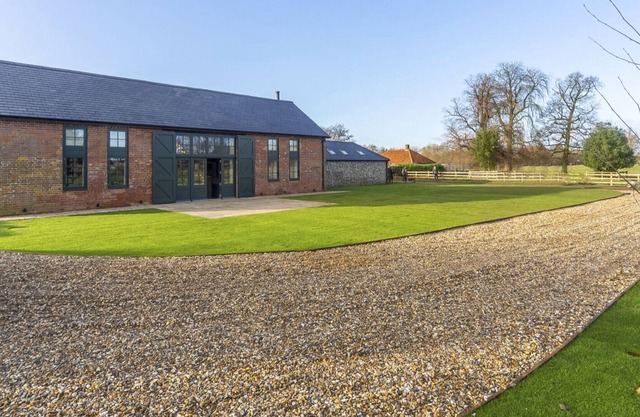 Norfolk Hall - Five Bedroom Villa, Sleeps 10