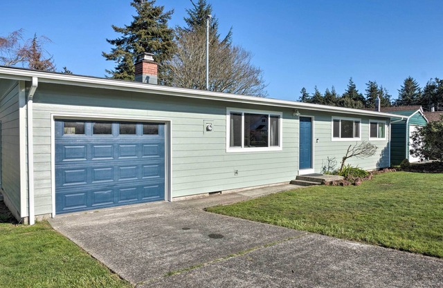 North Bend / Coos Bay Escape by Coast & Dunes!