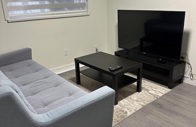 North delta guest suite with kitchen