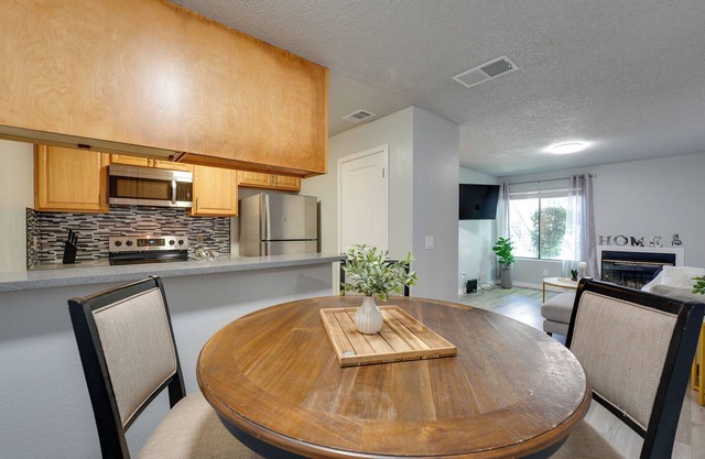 North Highlands Condo ~ 11 Mi to Dtwn Sacramento!