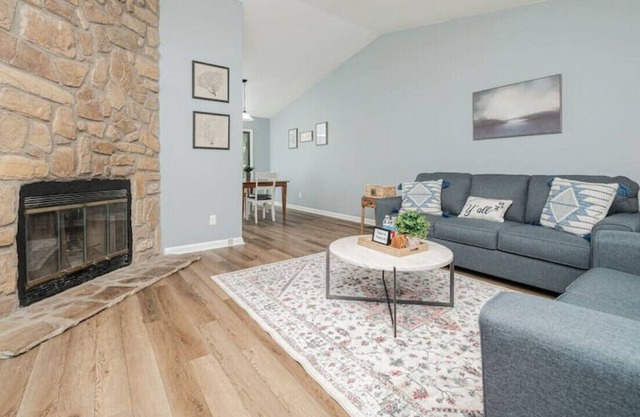 North Raleigh 3 bedroom home, pet friendly