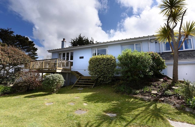 NORTHERN LIGHTS, pet friendly, country holiday cottage in Polzeath