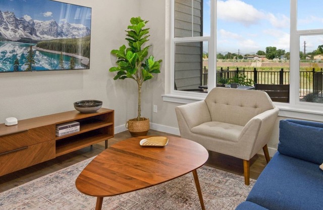 Northfield Hideaway, King Suite, EV, Pet-Friendly