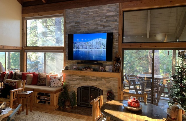 Northstar, come this weekend! Mountain charm and luxury, by shuttle, sleeps 6