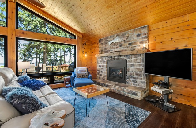 Northwest-style cabin with stunning ocean views & nearby beach access