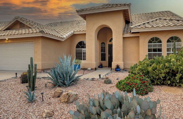 Northwest Tucson Vista Hideaway/Heated Pool! New Listing!