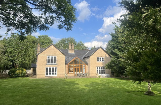 Norwich Luxury Getaway with 4 Bedrooms & annex (minimum 3 nights)