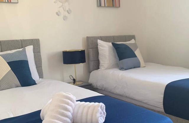 Nottingham Castle- Capital FM Arena Nottingham-Trent Bridge-Actors-Aria Court