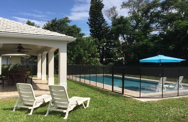 Nov and Dec Special! 5 Star! Prime Location, Salt Water Heated Pool,