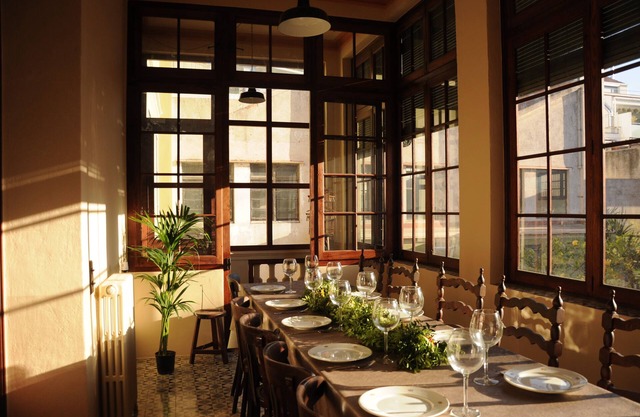 Novecentista house for families, large garden, town center, close to the beach