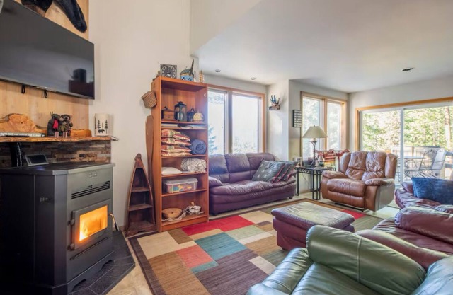 NOW OPEN WKND! SEPTEMBER DATES AVAILABLE! QUIET, PRIVATE, VIEWS, SPA ,FIRE-PIT.