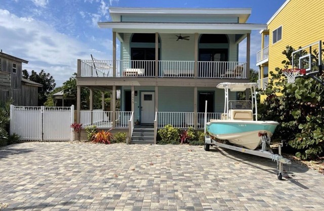 NSB HOUSE FULLY REMODELED W/OCEAN VIEWS & TIKI HUT!