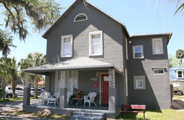 NSB Uptown "Loving Life" Beautifully remodeled 1 bed/1 bath apt!